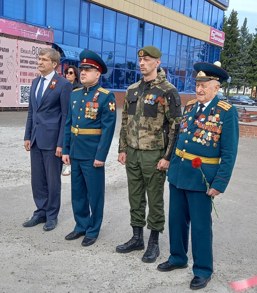 Торжественный митинг у мемориальной доски.